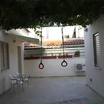 Modern Spotless House With Full Privacy And Wifi In Nicosia Feriehus