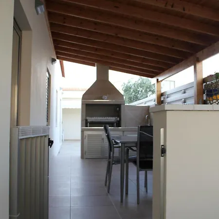 Aplus Living In Modern Sparkling House With Full Privacy And Wifi Holiday home Aglantzia