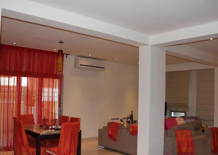Vakantiehuis Modern Spotless House With Full Privacy And Wifi In Nicosia *