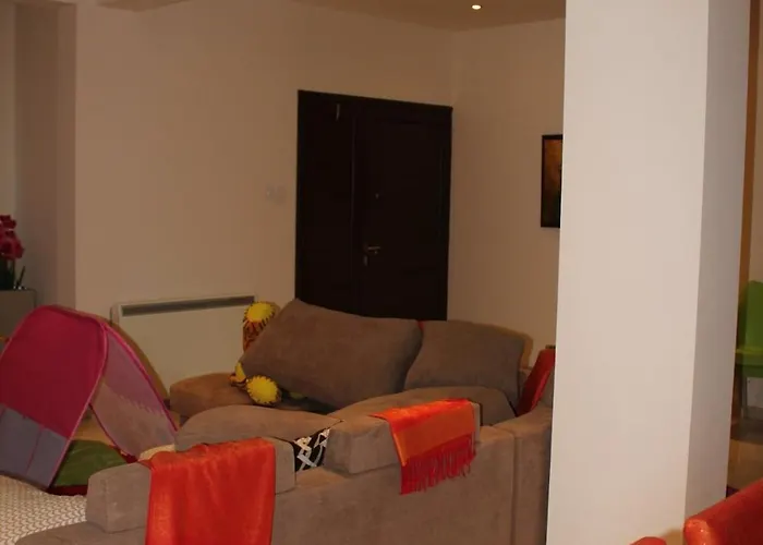 Modern Spotless House With Full Privacy And Wifi In Nicosia Vakantiehuis *