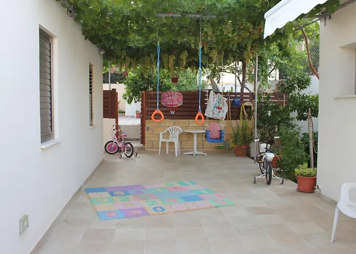 Vakantiehuis Modern Spotless House With Full Privacy And Wifi In Nicosia Aglantzia
