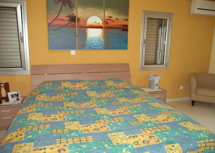 Vakantiehuis Modern Spotless House With Full Privacy And Wifi In Nicosia