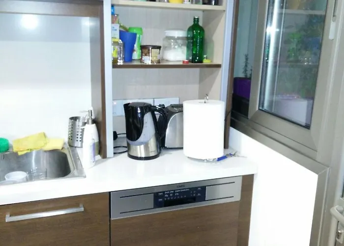 Vakantiehuis Modern Spotless House With Full Privacy And Wifi In Nicosia
